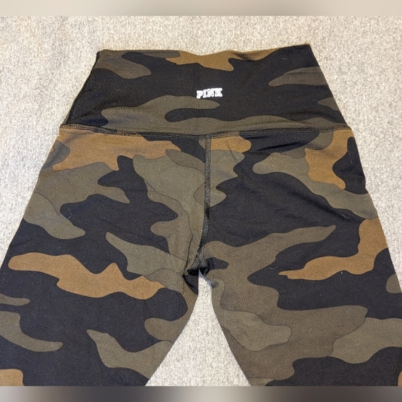 Victoria's Secret PINK Ultimate Leggings in Camo (Size Small) - Picture 2 of 2